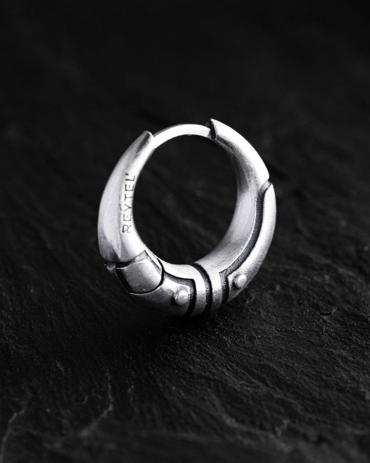 Srebrny mono - kolczyk AXE 3