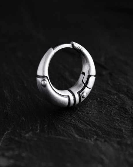 Srebrny mono - kolczyk AXE 4