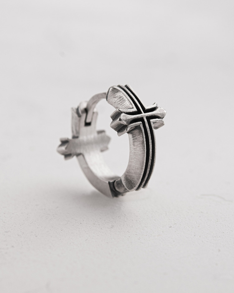 Srebrny kolczyk koło VERITA