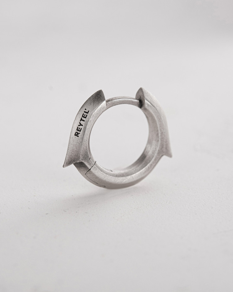 Srebrny kolczyk koło IGNEO 4