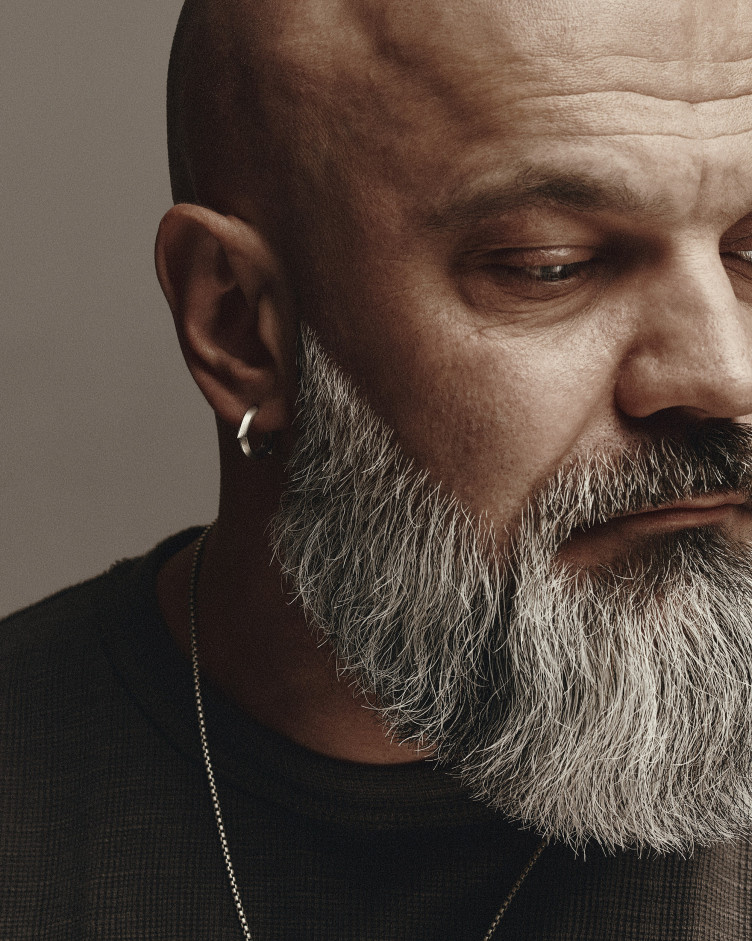 Srebrny kolczyk koło IGNEO 2