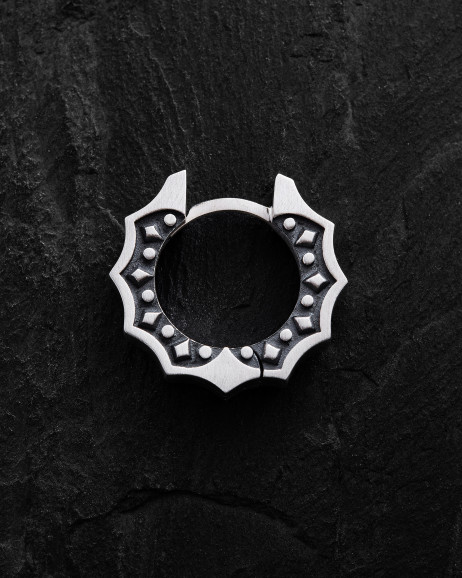 Srebrny kolczyk koło CORE 3