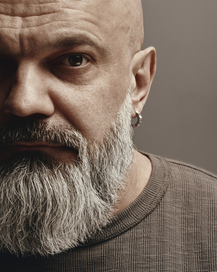 Srebrny kolczyk koło CORE 2