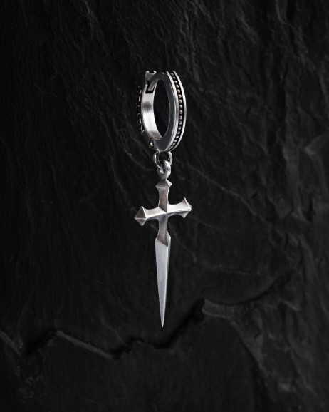 Srebrny kolczyk koło SWORD 2