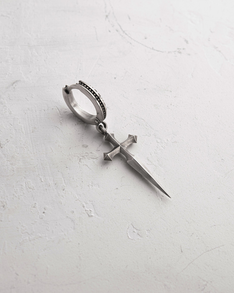 Srebrny kolczyk koło SWORD 3