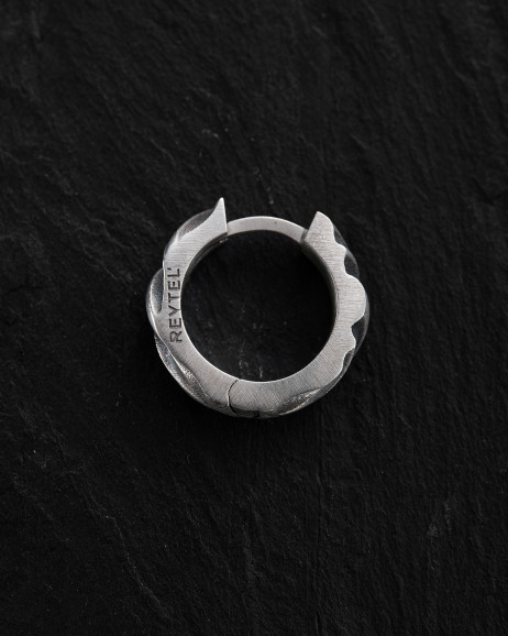Srebrny kolczyk koło FORGED 2