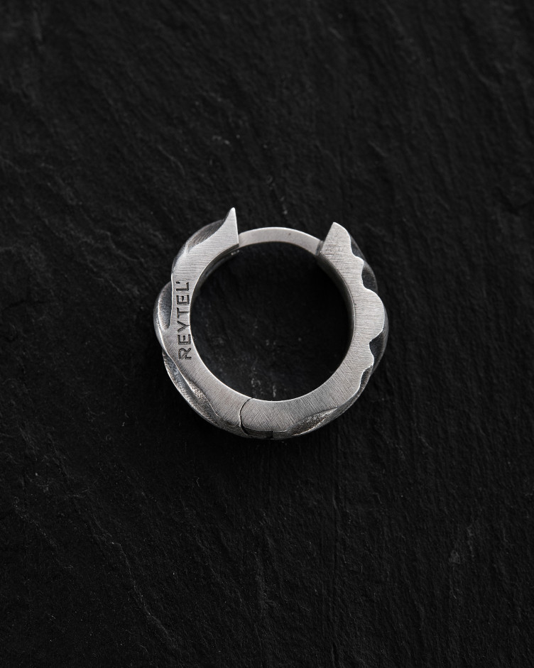 Srebrny kolczyk koło FORGED 2