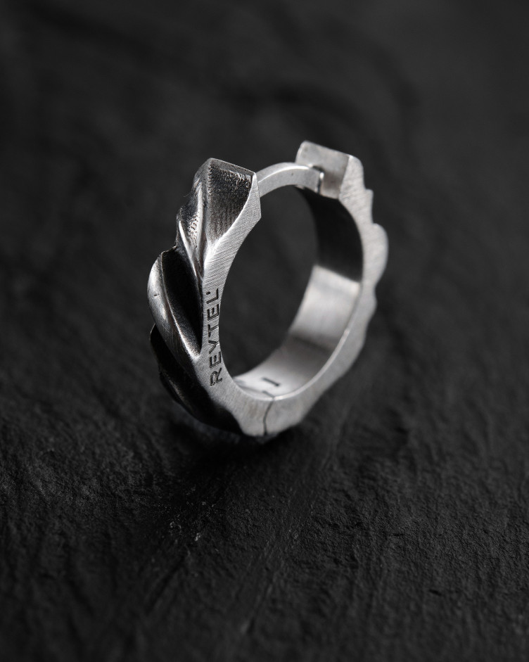 Srebrny kolczyk koło FORGED 3