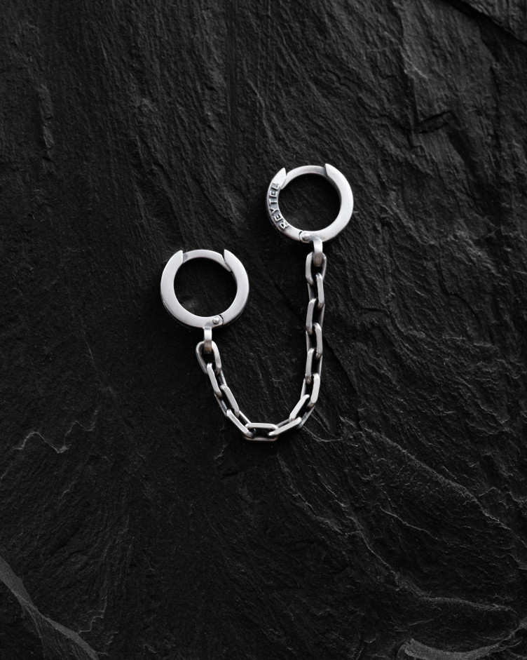 Srebrny pojedynczy kolczyk CHAIN (na dwa przekłucia)