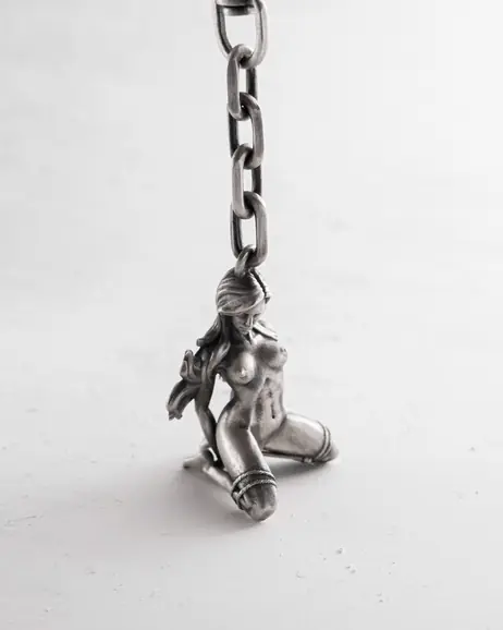 Srebrny brelok NAKED 7