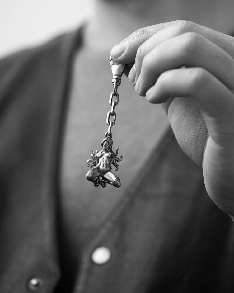 Srebrny brelok NAKED 4